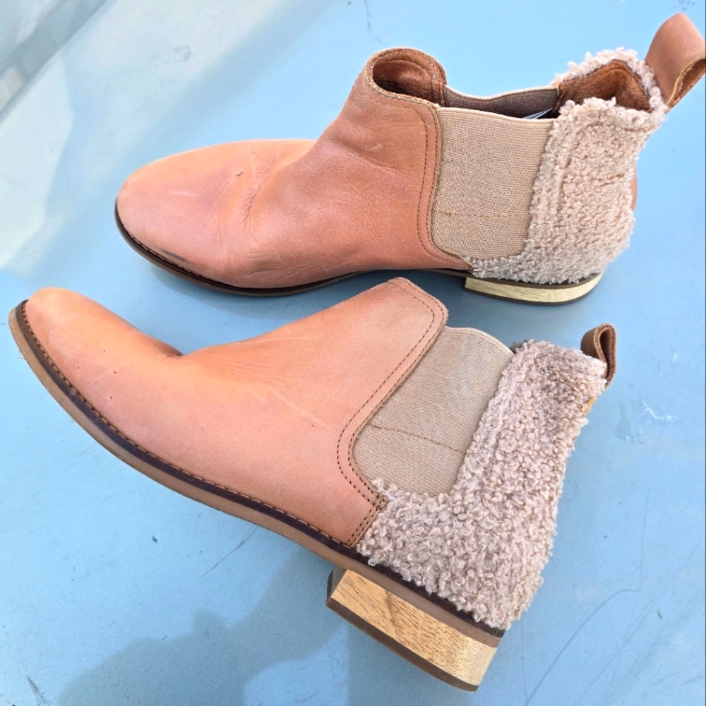 Toms Ella Chelsea Boot Leather & Faux Shearling Pull on Size 9 US EU 40